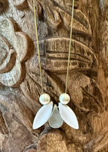Load image into Gallery viewer, Bloom & Pearl Mama Necklace