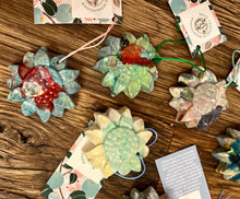 Load image into Gallery viewer, Flower Ornaments