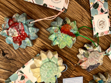 Load image into Gallery viewer, Flower Ornaments